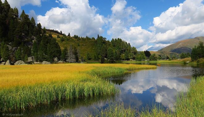Ein prachtvoller Herbsttag am Bergsee
