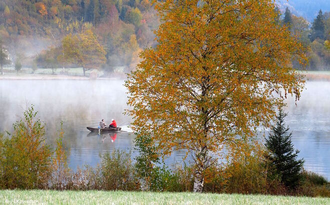 Ein frostiger Herbstmorgen am See