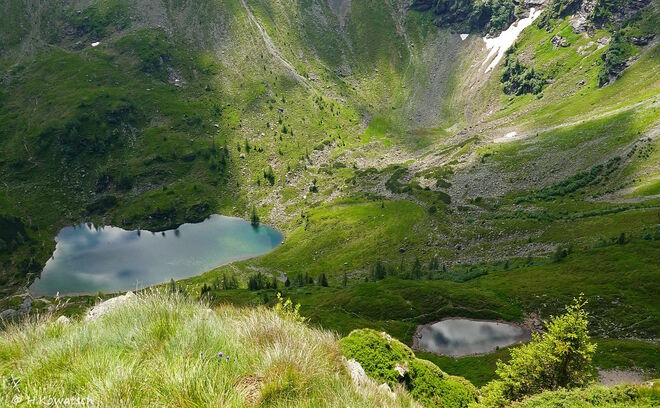 Hoch über dem Bergsee
