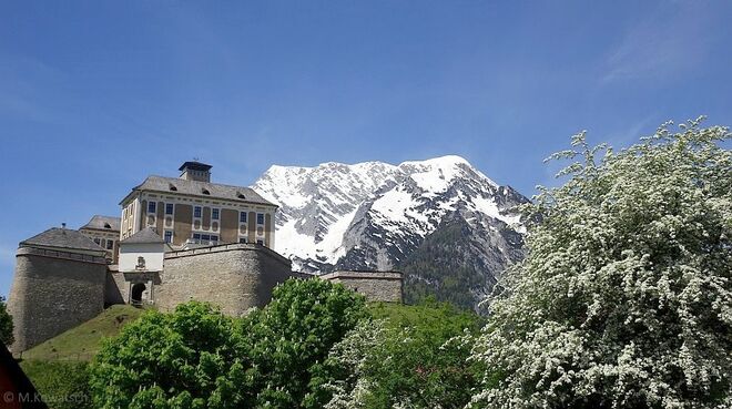 Das Schloss am Fuße des Grimmings