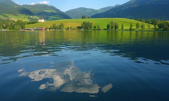 Ein Wolkendrache geht baden