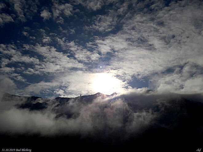 Die Sonne kämpft sich durch