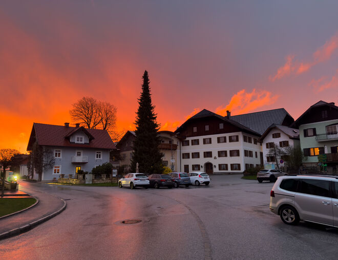 Regnerischer Sonnenuntergang in Köstendorf am 28.03.24