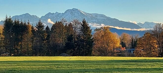Noch ist es schön grün im Tal :)