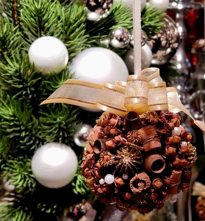 Weihnachtlich duftende Gewürzkugel