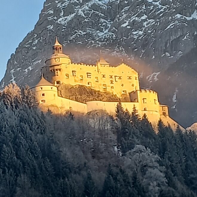 Burg Hohenwerfen in der Morgensonne
