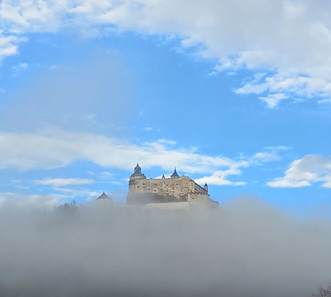 Burg Hohenwerfen im Nebelmeer