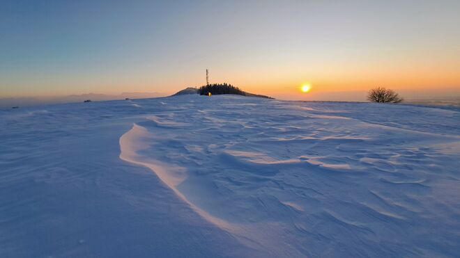 arktisch kalter Sonnenuntergang