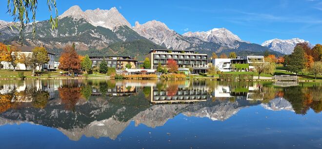 Herbstliche Spiegelung am Ritzensee