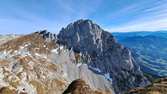 Der wuchtige Hochthron