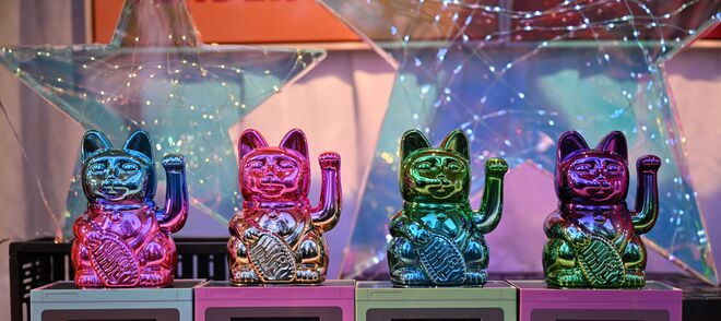 Maneki-neko, auch Manekineko ...