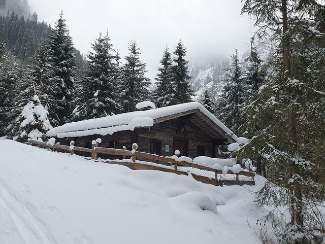 noch verschneit