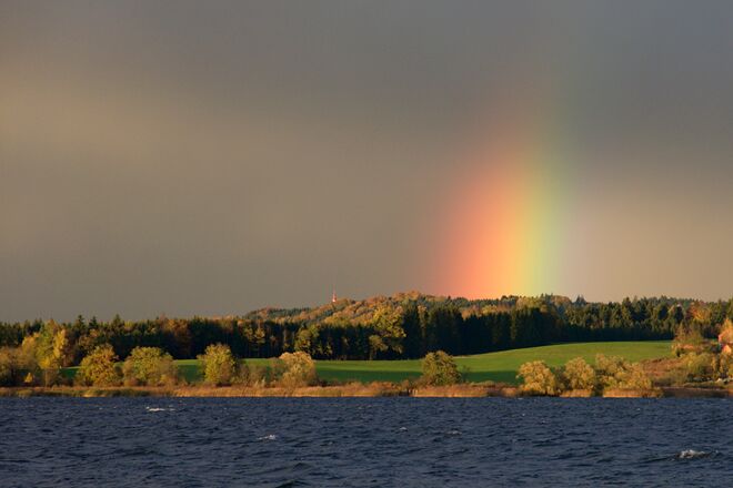 Regenbogen am See