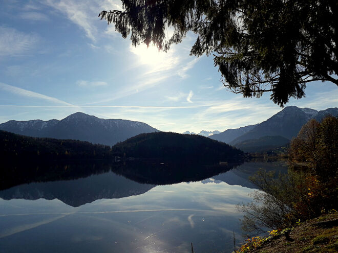 Ruhig liegt der See