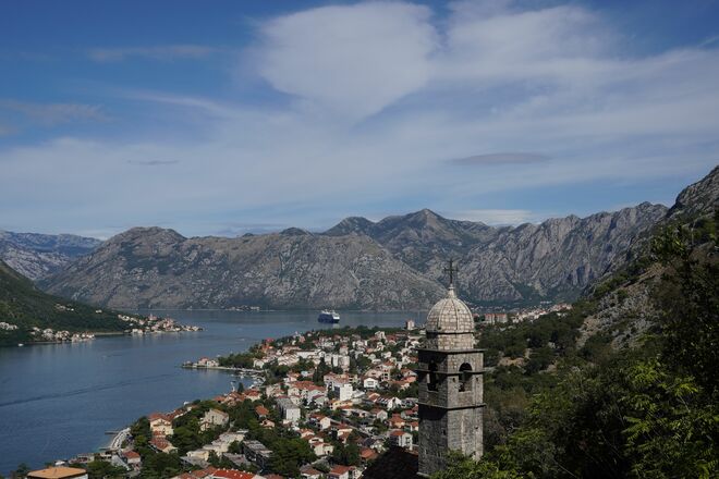 Ein Blick von der alten Stadtmauer von Kotor