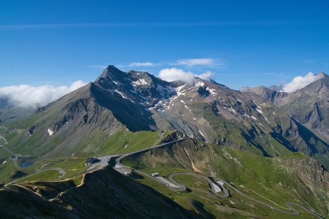 Von der Edelweiß - Spitze . Blick auf die Fuscher- Lacke, Brennkogel auch Goldberg genannt.