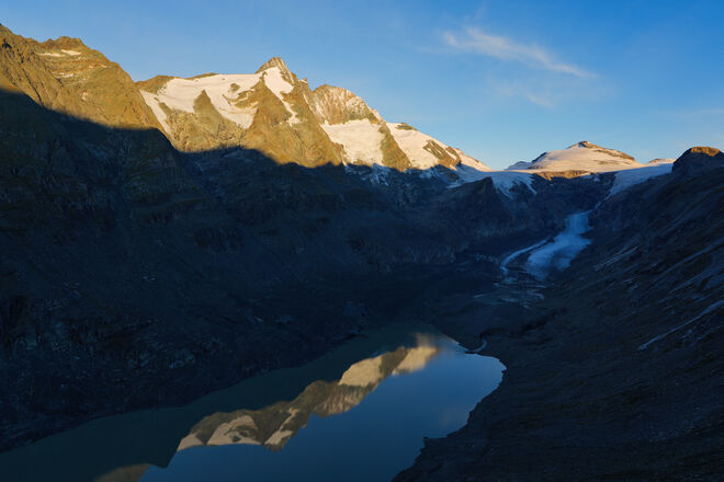 Früh am Morgen mit Blick auf den Großglockner den Johannisberg und die Pasterze