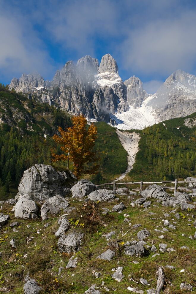 Bischofsmütze taucht aus den Wolken
