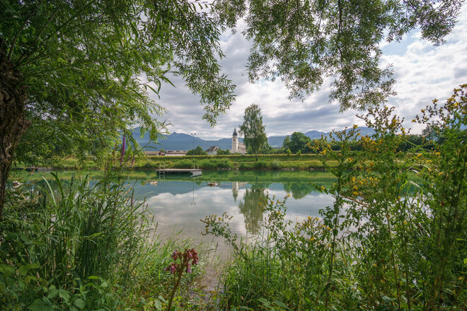 Bürgerausee mit Pfarrkirche Kuchl