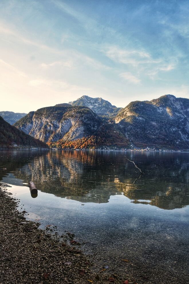 Reflektionen am Hallstaetter See
