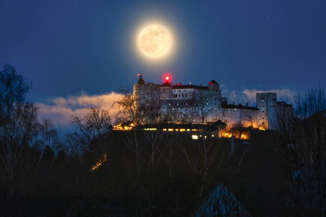 Vollmond über der Festung