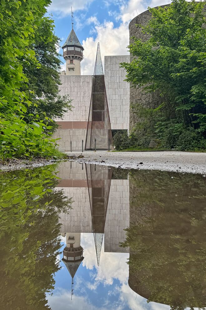 Gespiegelter Turm