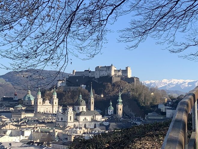 Festung Hohensalzburg weiß umgarnt