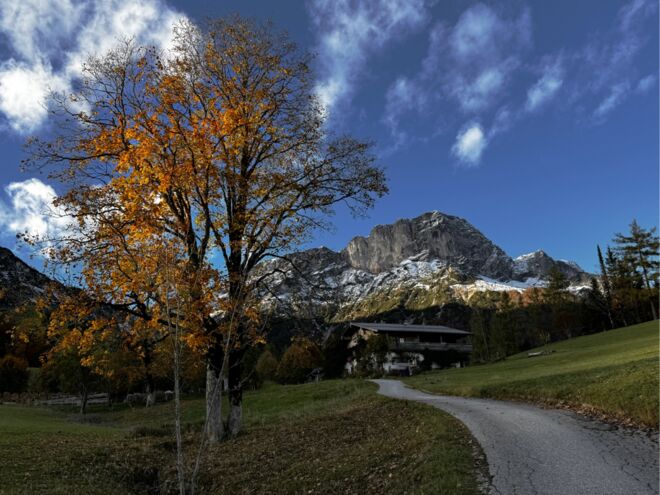 Hochthron vor Herbstlandschaft