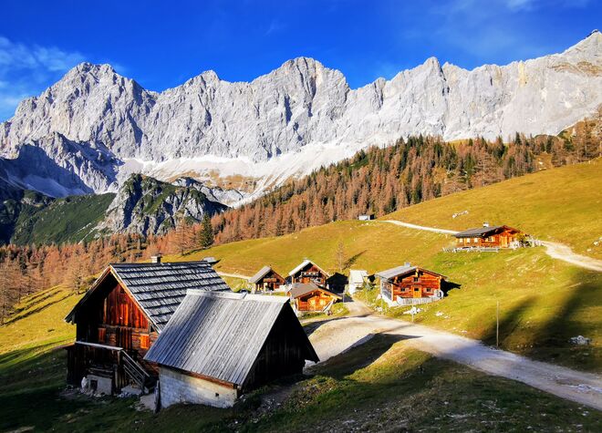 Dachsteinblick mit Hüttenflair