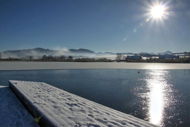 Ein " strahlender " Wintertag beim Strandbad Seekirchen