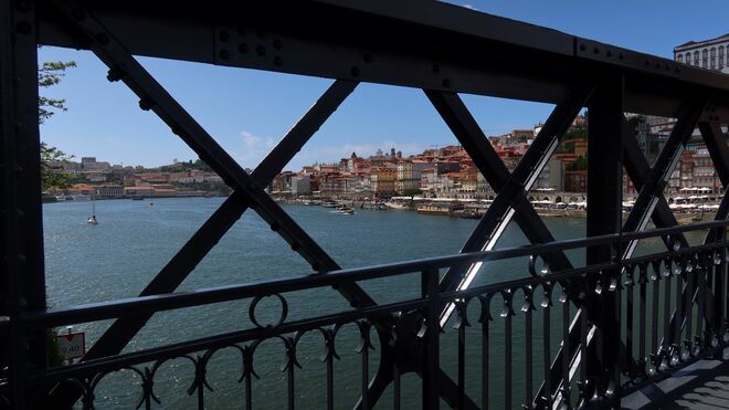 Durchblick auf der Ponte Dom Luis