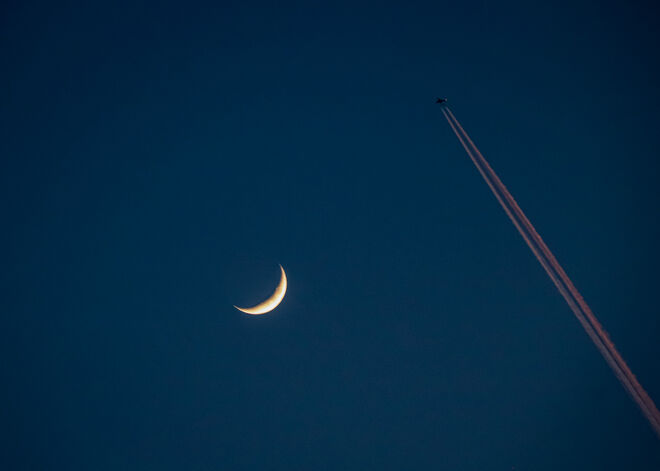 Mond mit Flieger...