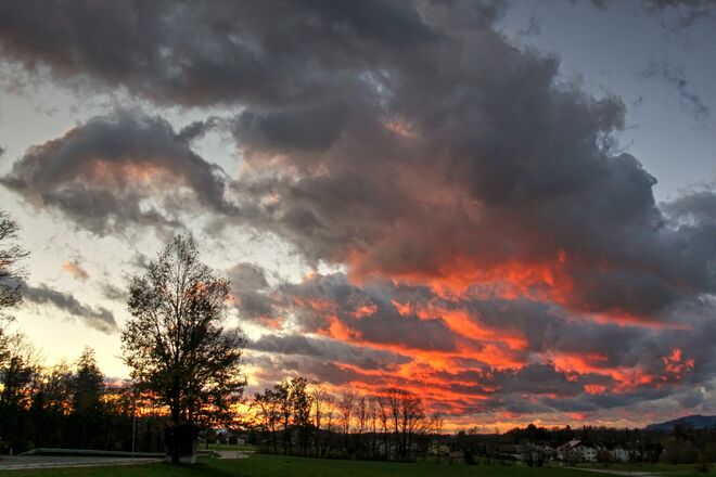 Eindrucksvoller Sonnenuntergang heute bei uns in Eugendorf
