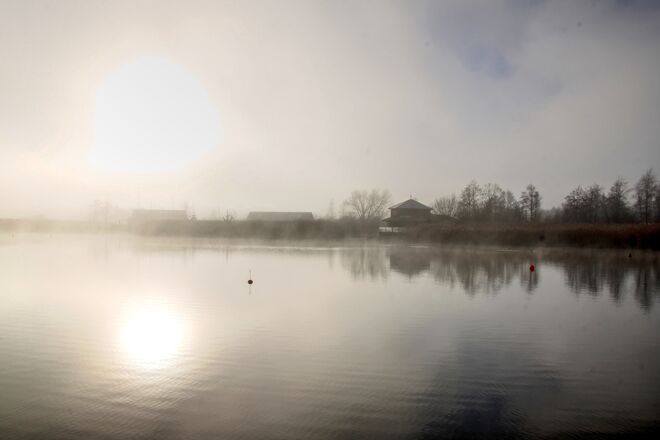 Nebelstimmung mit Morgensonne heute beim Strandbad Seekirchen