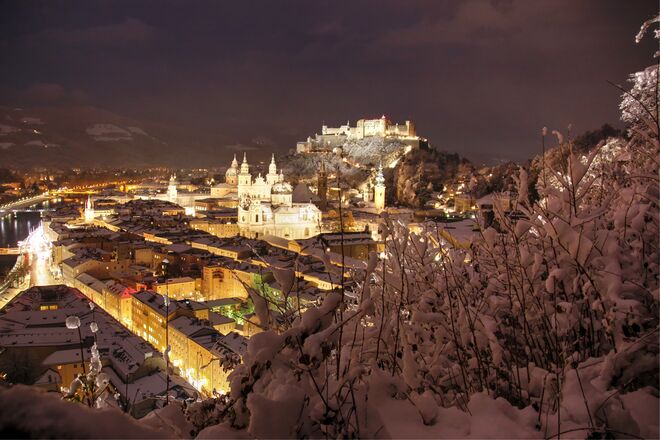 Winterpracht heute in der Salzburger Altstadt mit der Festung Hohensalzburg