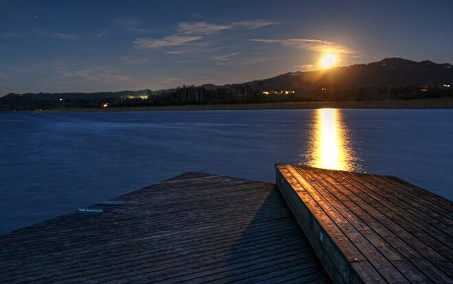 Der heutige Vollmond beim Strandbad Seekirchen