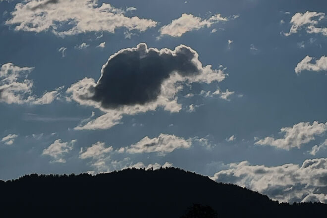 Was macht den dieser Wolkenhund da   ;  )