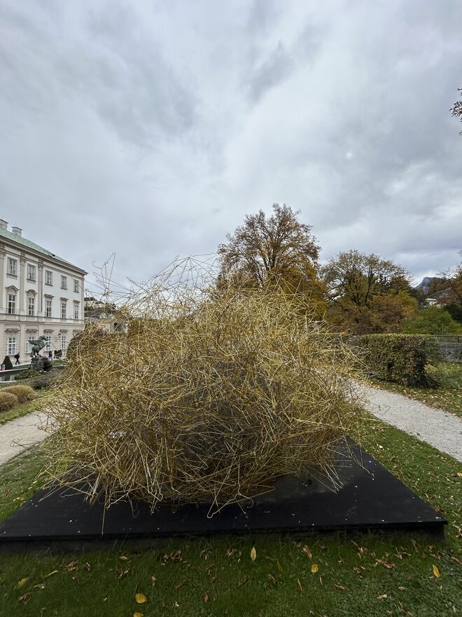 Nest aus Kleiderhaken