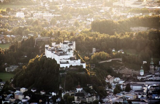 Stimmungsvolles Abendlicht über der Festung Hohensalzburg