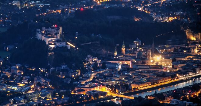 Nächtlicher Blick auf die Salzburger Altstadt heute vom Gaisberg aus
