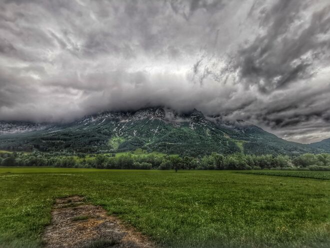 Grimmige Wolken vor dem Grimming
