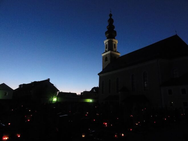 die Osternacht bricht an