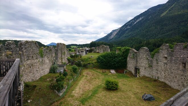Plainburg-Ruine, Innenhof