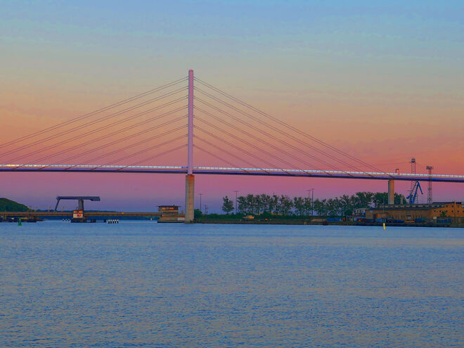 Rügenbrücke im Abendrot