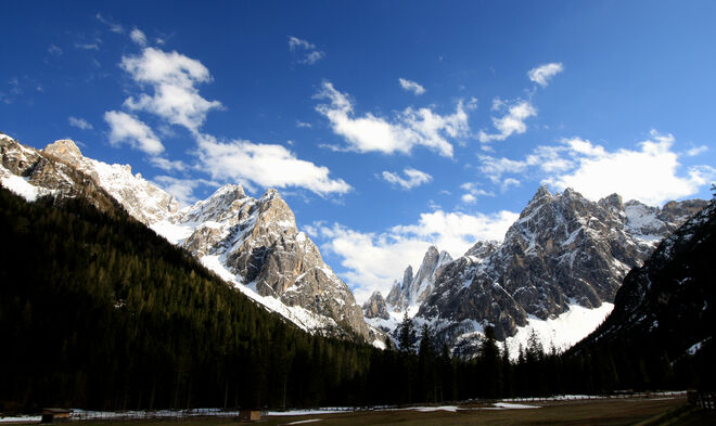 Im Fischleinbachtal mit Blick auf die Dolomiten.