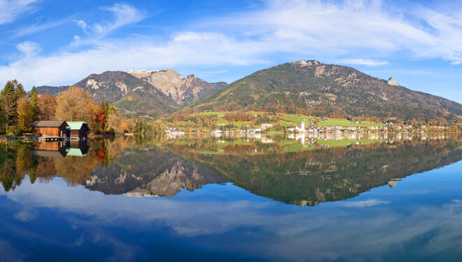 Schöne Herbstspiegelung am Wolfgangsee