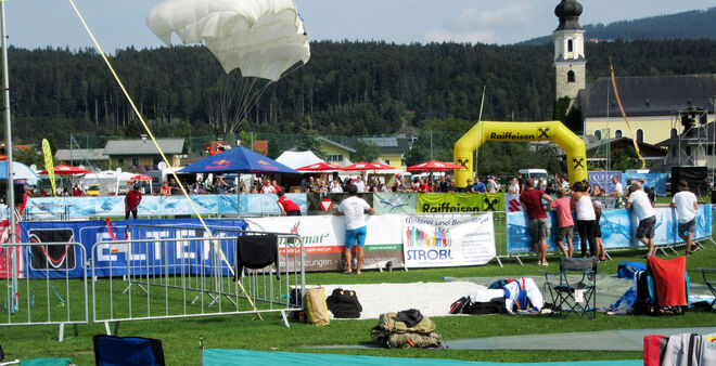 Thalgau, das Kitzbühel der Fallschirmspringer