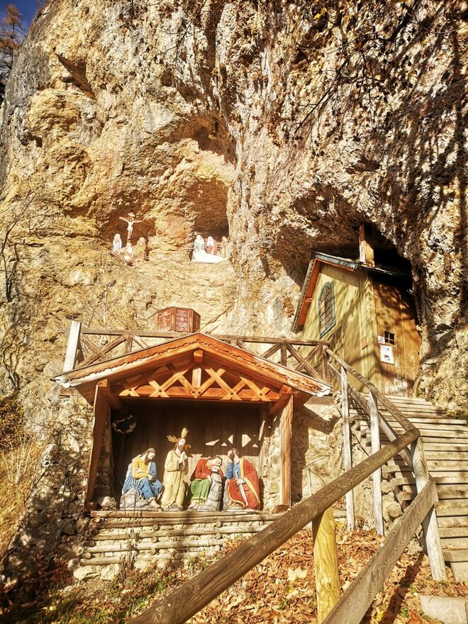 Die Grotten und KAPELLE der Einsiedelei auf dem Palven