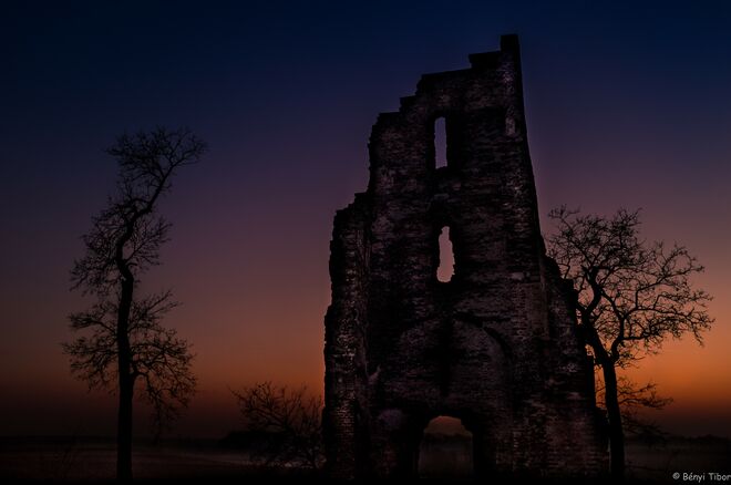 Ruine in der Abenddämmerung