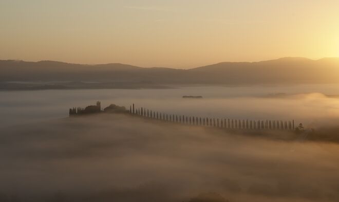 Sonnenaufgang über der Toskana